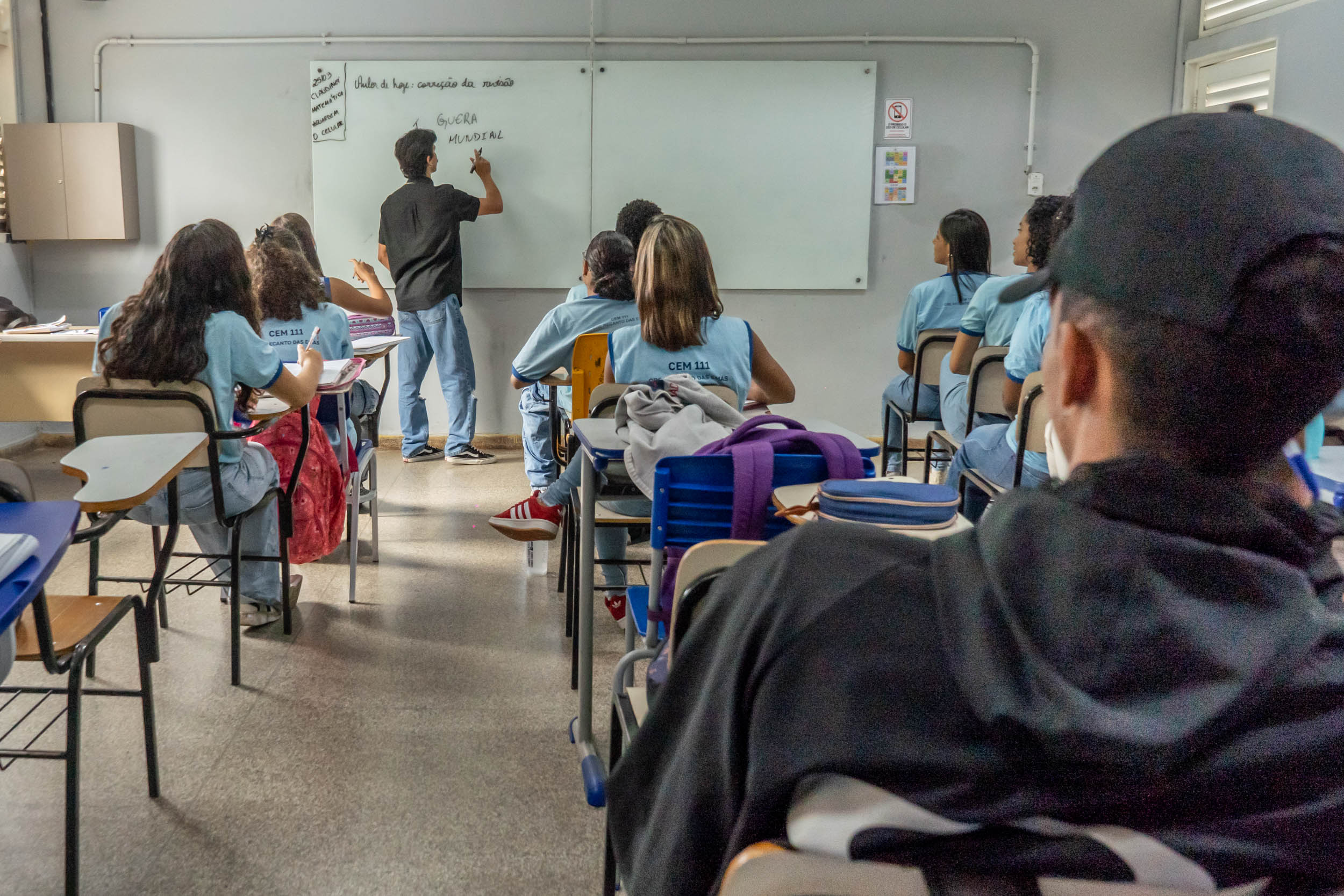 Ibaneis Rocha sanciona projeto de lei que cria o Cartão Uniforme Escolar no DF