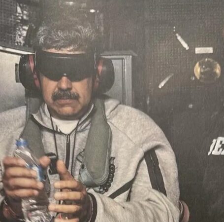 Trump compartilha imagem de Maduro vendado