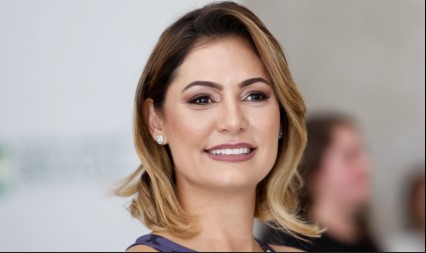 Michelle larga muito à frente nas projeções