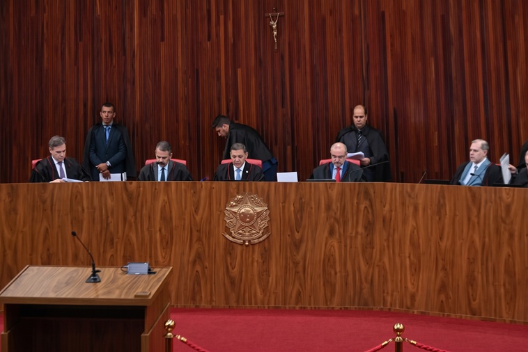 Por 5 a 2, Arruda sofre derrota no TSE e fica fora da disputa pelo GDF